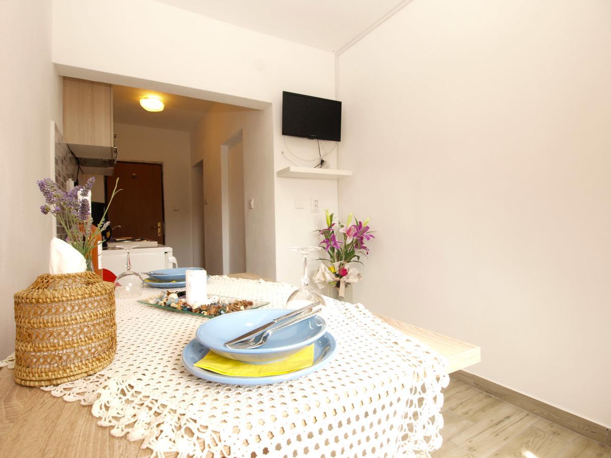 Apartments Davor 1676 บานโจเล ภายนอก รูปภาพ