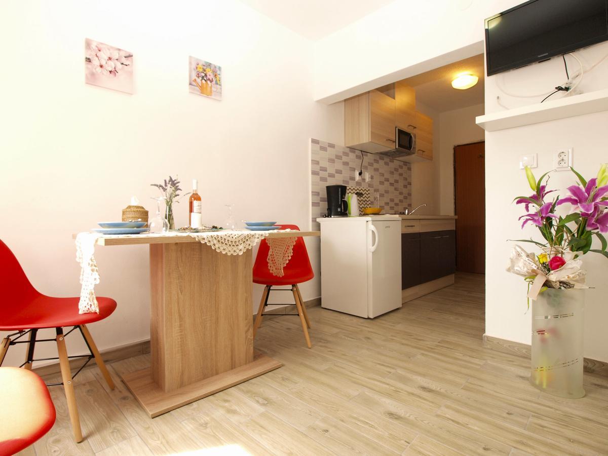 Apartments Davor 1676 บานโจเล ภายนอก รูปภาพ