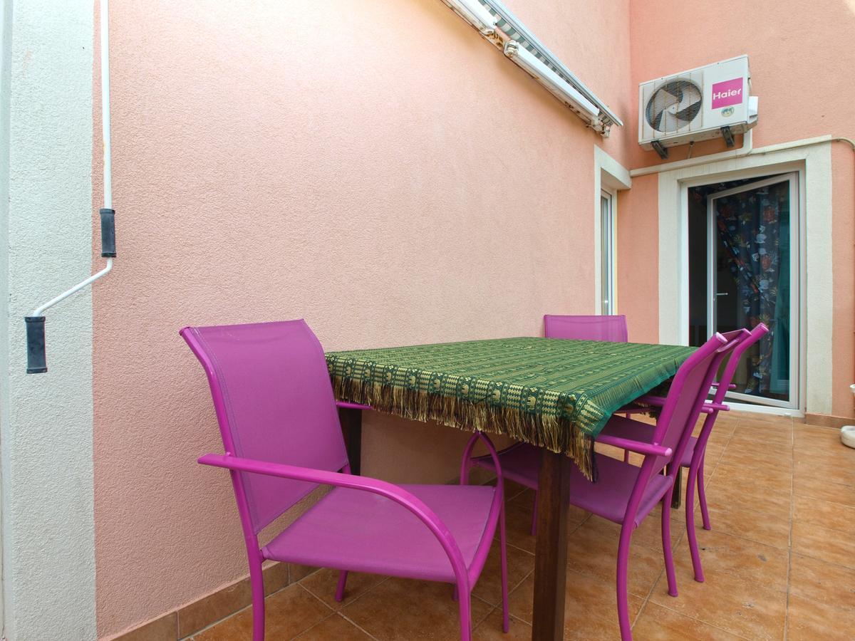 Apartments Davor 1676 บานโจเล ภายนอก รูปภาพ