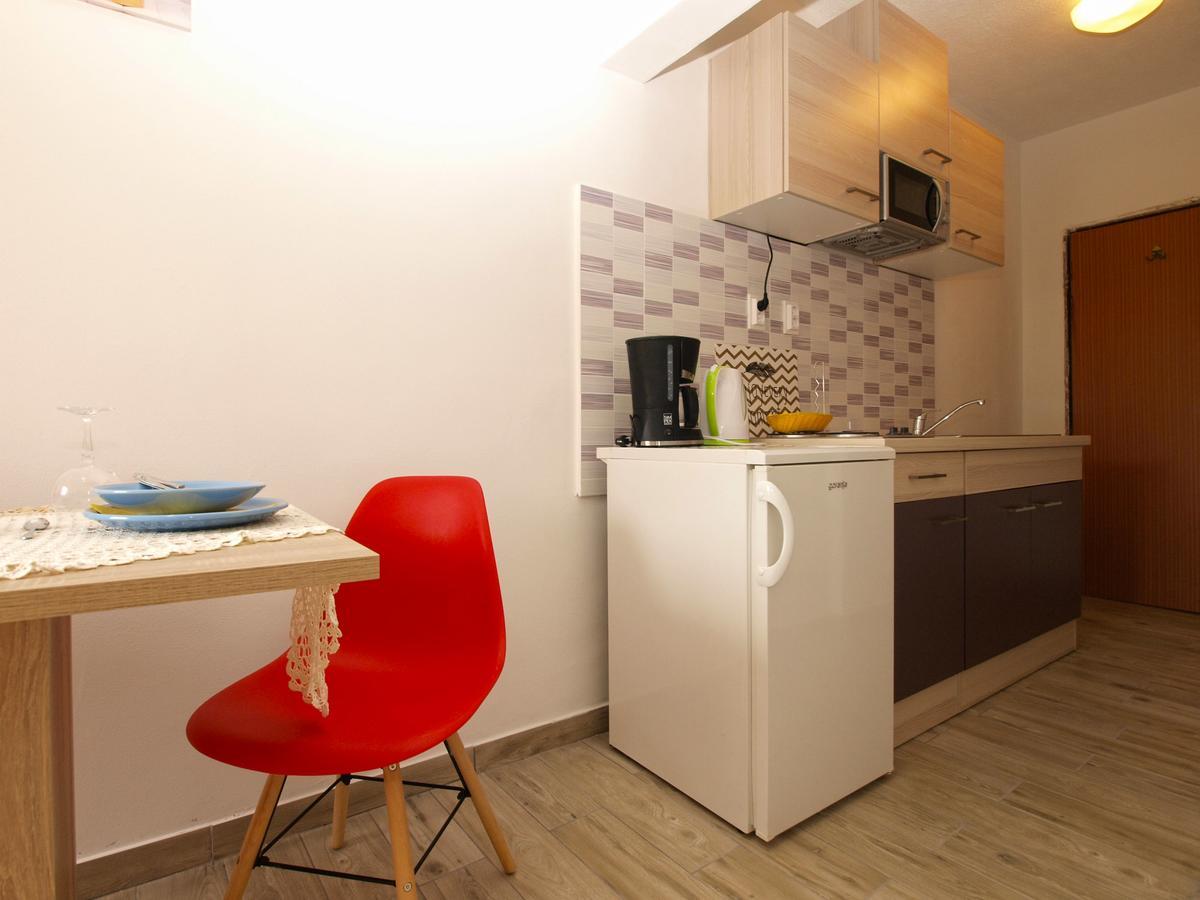 Apartments Davor 1676 บานโจเล ภายนอก รูปภาพ