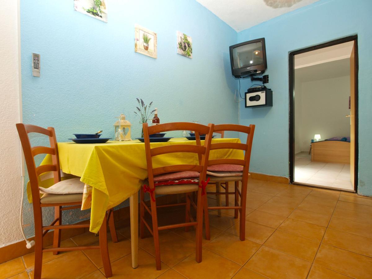 Apartments Davor 1676 บานโจเล ภายนอก รูปภาพ