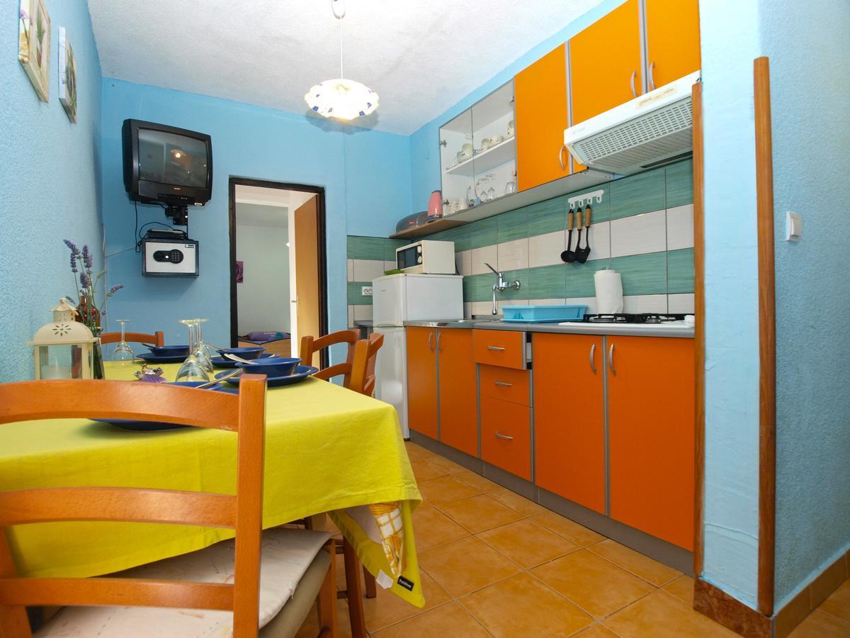 Apartments Davor 1676 บานโจเล ภายนอก รูปภาพ