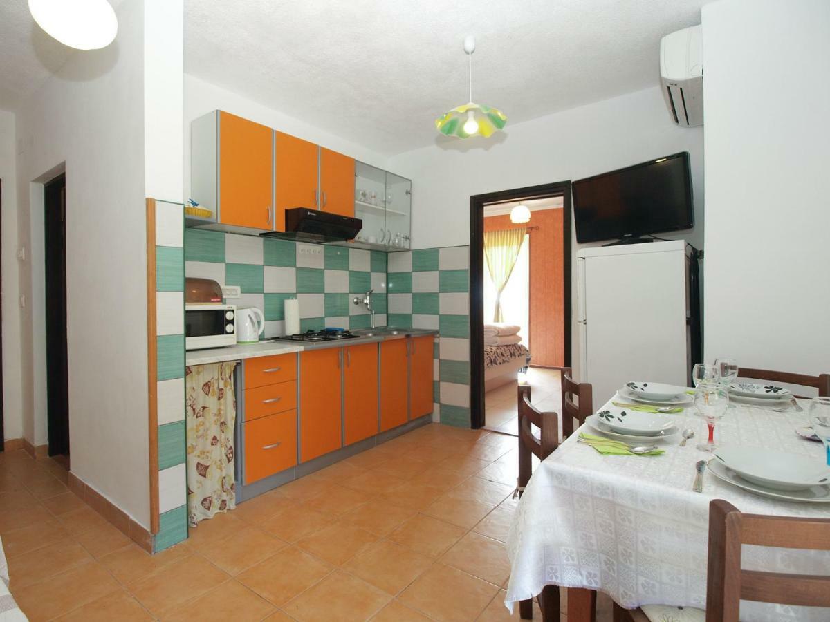 Apartments Davor 1676 บานโจเล ภายนอก รูปภาพ