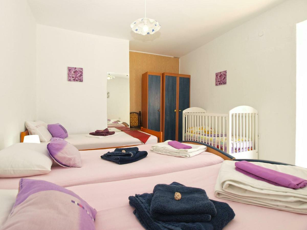 Apartments Davor 1676 บานโจเล ภายนอก รูปภาพ