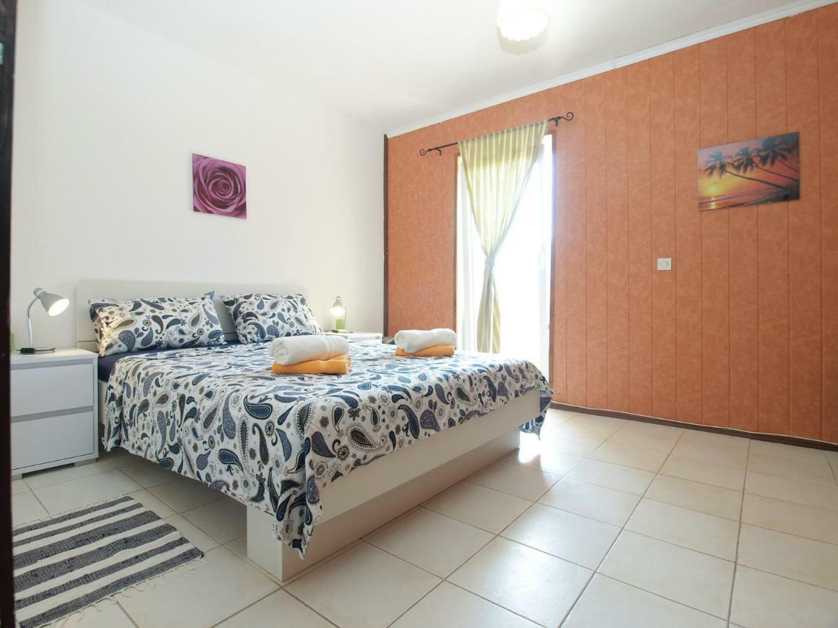 Apartments Davor 1676 บานโจเล ภายนอก รูปภาพ
